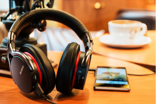 驱散寒意 拥抱冬日 索尼耳机与你相伴每一天