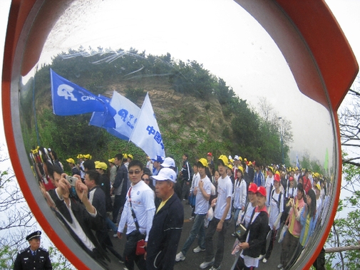 Dalian international walking festival kicks off
