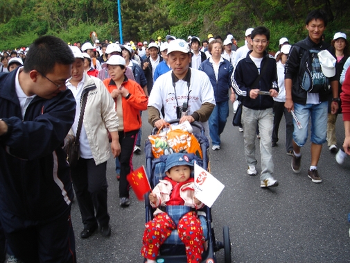 Dalian international walking festival kicks off