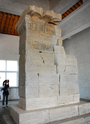 Monumental architecture at Mt. Songshan