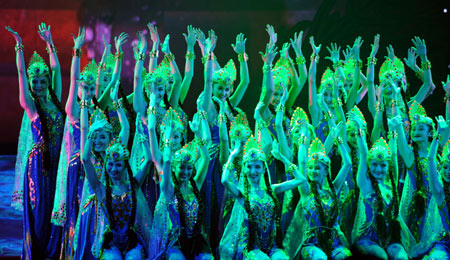 1st Xinjiang Int'l Folk Dance Festival concludes