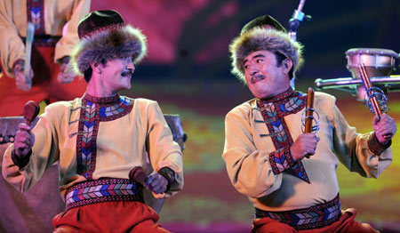 1st Xinjiang Int'l Folk Dance Festival concludes