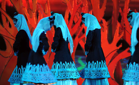 1st Xinjiang Int'l Folk Dance Festival concludes