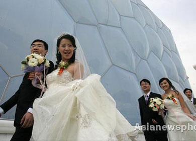 Couples rush to altar on lucky day