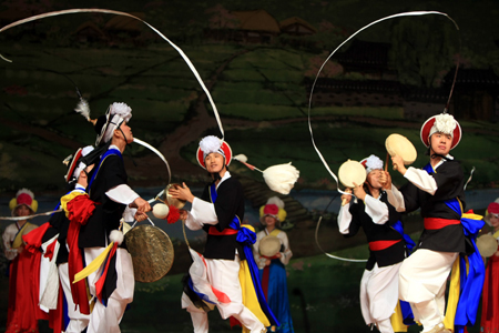 Traditional Korean music, dance staged in Tianjin