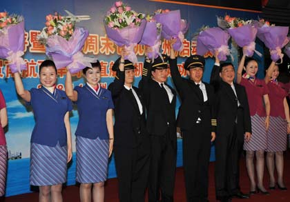 Weekend cross-Straits chartered flight takes off with mainland tourists