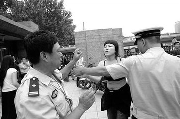 Six held following assault on Henan police officers