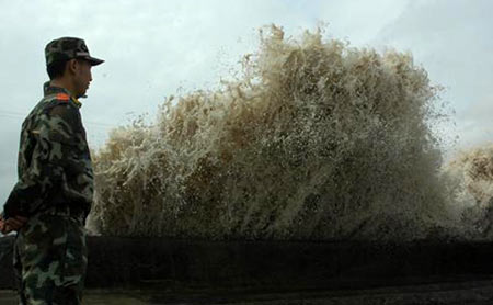 Thousands evacuated as typhoon Sinlaku nears