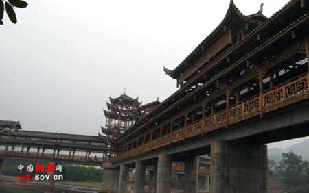 Tujia people build longest wind-rain bridge