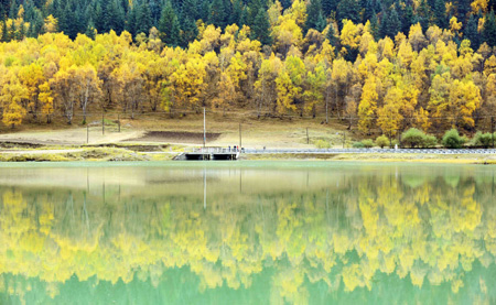 Mt. Qilian presents appealing autumn view
