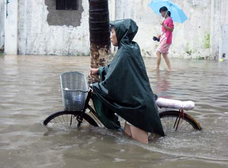 Monsoon rain hits Hainan