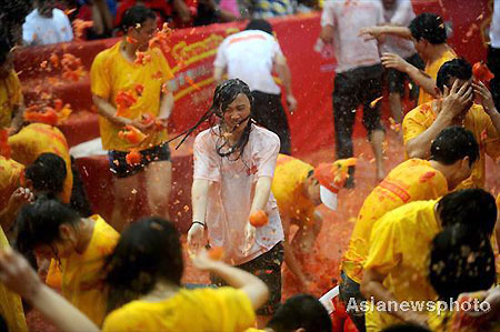 Tomato fight in Dongguan