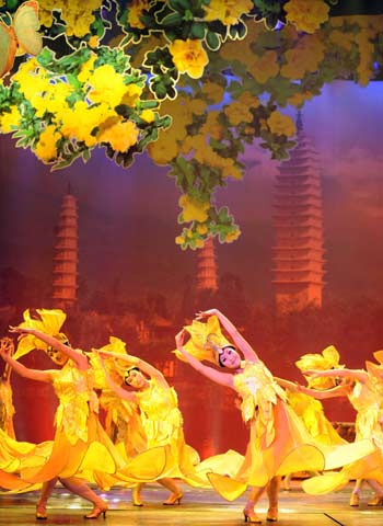 Folk show Butterfly Dream staged in Dali