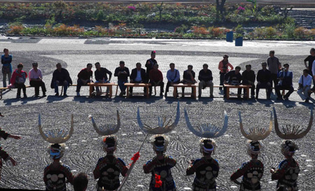 Miao village attracts tourists with folk culture