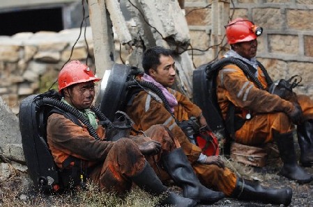 3 killed, 55 trapped in 3 separate mine accidents
