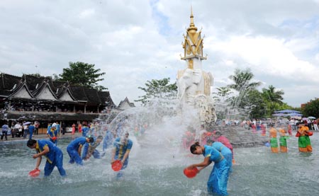 Water-splashing festival in China's Yunnan Province