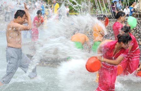 Water-splashing festival in China's Yunnan Province