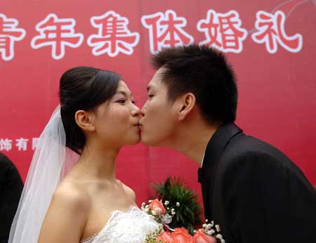 Group wedding for migrant workers in Chongqing Municipality