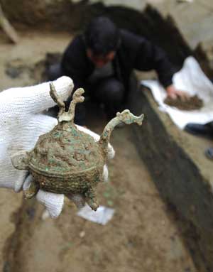 Precious ancient articles unearthed in central China