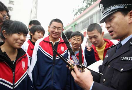 Beijing police target knife crime in schools