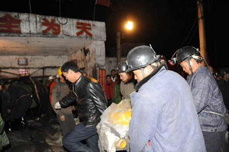 Thirty-three people trapped in mine flood saved