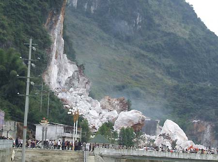Six confirmed dead in south China landslide