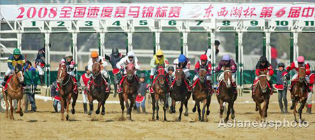 Horse racing back on Wuhan courses