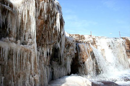 Breathtaking scene at Hukou waterfall