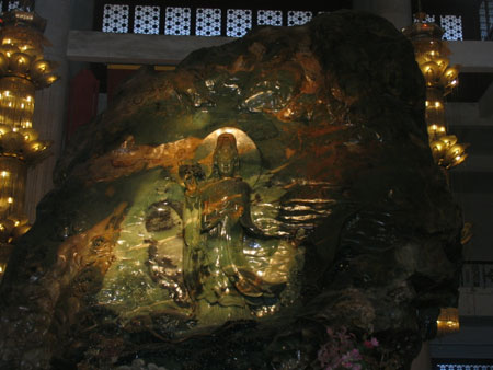 Biggest Jade Buddha statue on display in Liaoning