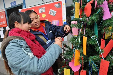 People in quake zones prepare for Spring Festival