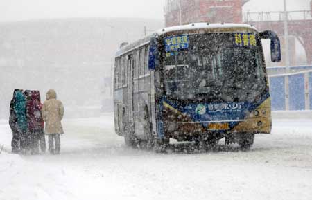 Snow, freezing cold bring disruption to north China