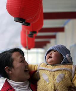 Sichuan folk still full of festive cheer