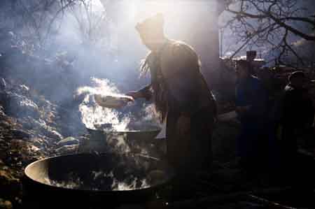 Qiang people celebrate first Spring Festival after earthquake with full hope