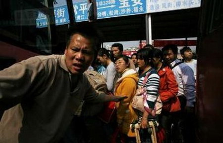 Guangdong lowers social insurance premiums to save jobs