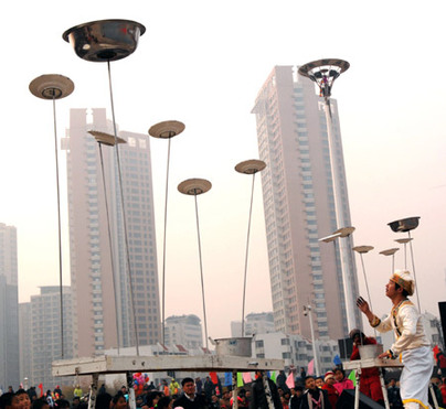 Folk art festival held in Qingdao