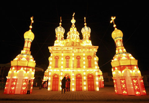China celebrates traditional Lantern Festival with lamps and flowers
