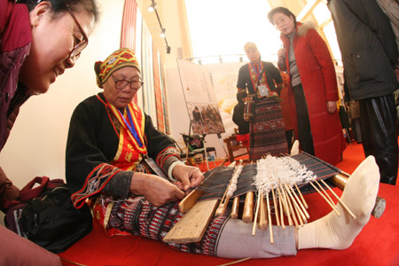 Beijing hosts intangible heritage exhibition