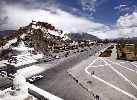 Lhasa welcomes spring season
