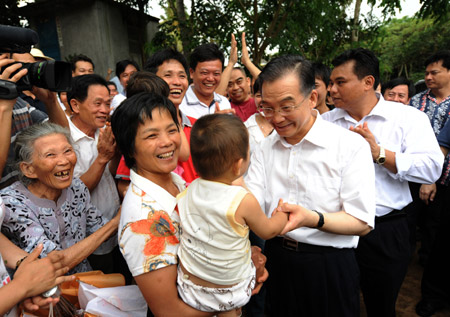 Premier Wen inspects Hainan Province