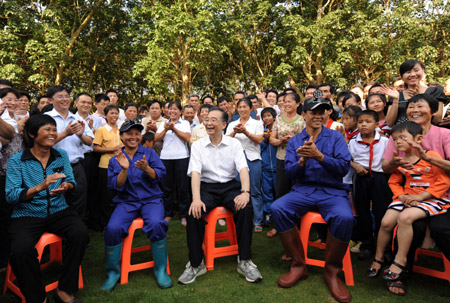 Premier Wen inspects Hainan Province