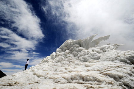 Geothermal serac wonder in Lhasa