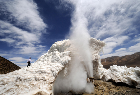 Geothermal serac wonder in Lhasa