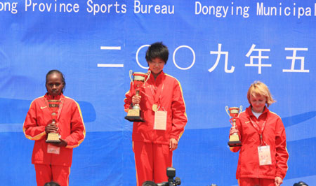 Dongying marathon attracts huge turnout.