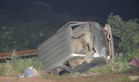 Nine killed, nine injured in bus-train collision in central China