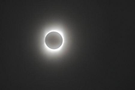 Darkness comes to China with solar eclipse