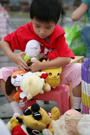 Local flea market set up in Nanjing