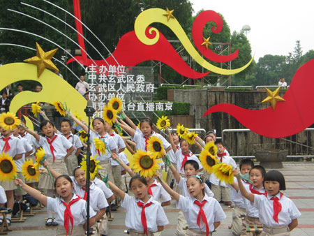 Performance 'Ode to Motherland' staged in Jiangsu