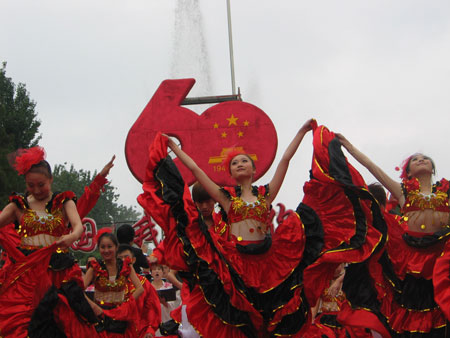 Performance 'Ode to Motherland' staged in Jiangsu
