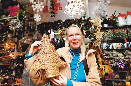 Cash-strapped expats bring Xmas to Beijing