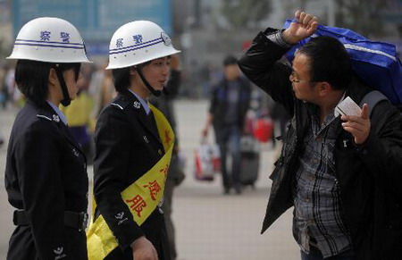 Migrant workers return home with new year hope